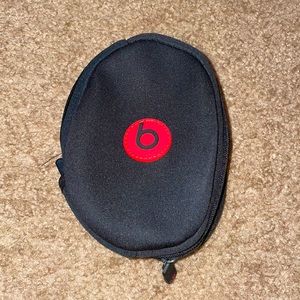 BEATS BY DR DRE TRAVEL CARRYING CASE (BLACK & RED)
